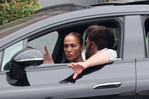 jennifer-lopez-and-ben-affleck-out-and-about-in-los-angeles-09-29-2023-4.jpg