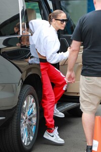 jennifer-lopez-arrives-at-a-new-dance-studio-in-los-angeles-09-16-2023-1.jpg