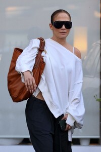 jennifer-lopez-leaves-a-photo-studio-in-west-hollywood-10-02-2023-5.jpg