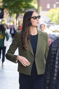 karlie-kloss-out-with-her-bodyguard-in-new-york-10-10-2023-5.jpg
