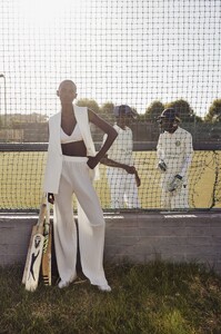 kathrin-hohberg-lofficiel-cricket-jaan-eric-fischer-14.thumb.jpg.45b5bc879a744e73cf1186bb8e52bf3a.jpg