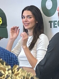 kendall-jenner-arrives-at-her-818-tequila-meet-and-greet-in-glendale-10-25-2023-1.jpg