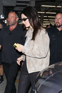 kendall-jenner-arrives-at-her-818-tequila-meet-and-greet-in-glendale-10-25-2023-5.jpg