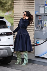 kendall-jenner-at-a-gas-station-in-calabasas-10-25-2023-3.jpg