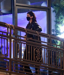 kendall-jenner-leaves-sushi-park-in-los-angeles-10-14-2023-4.jpg
