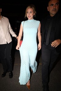 lili-reinhart-out-for-dinner-in-paris-10-02-2023-4.jpg