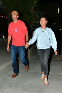 mila-kunis-and-ashton-kutcher-leaves-gigi-s-french-restaurant-in-los-angeles-10-10-2023-5.jpg