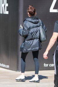 miley-cyrus-out-for-lunch-at-erewhon-in-studio-city-10-09-2023-2.jpg