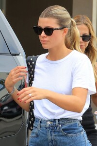 sofia-richie-shopping-at-neiman-marcus-in-beverly-hills-10-09-2023-0.jpg