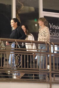 taylor-swift-selena-gomez-and-zoe-kravitz-out-for-dinner-at-sushi-park-in-west-hollywood-10-19-2023-6.jpg