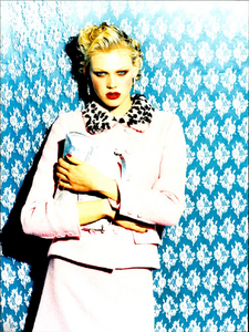 von_Unwerth_Blumarine_Fall_Winter_1996_97_07.thumb.png.0238a54c39398572d297b8e76cce4e8a.png