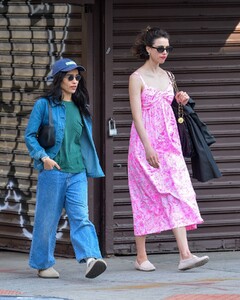 zoe-kravitz-and-margaret-qualley-out-for-dinner-in-new-york-05-29-2023-0.jpg