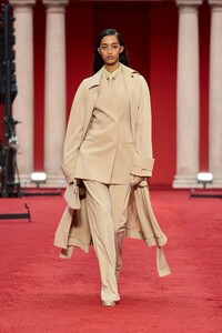 00001-ferragamo-spring-2023-ready-to-wear-credit-gorunway.thumb.jpg.2e4b2b52ac5eff1801efeece86c946b5.jpg