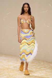 00011-jacquemus-spring-2023-ready-to-wear-credit-gorunway.thumb.jpg.1da221a39527dbec88fa0474a3f8a4f8.jpg