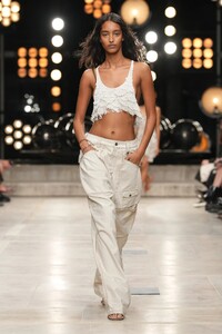 00020-isabel-marant-spring-2023-ready-to-wear-credit-gorunway.thumb.jpg.aefe2e302e9c14b37a317e79724071c9.jpg