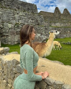 [2023.11.10] lizakovalenkoo_400429455_161328763732558_7784389485683771546_n.jpg