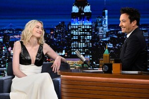 399295988_elizabeth-debicki-tonight-show-05.jpg