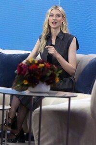 399598248_elizabeth-debicki-5.jpg