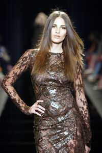 ElieSaab2002HauteCouture2.thumb.jpg.031999e1226337e9342b387fd7404659.jpg