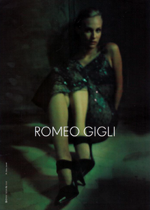 Jarrett_Romeo_Gigli_Fall_Winter_1998_99_02.thumb.png.ce08c4b67d16d44f32d6fbf644421f92.png