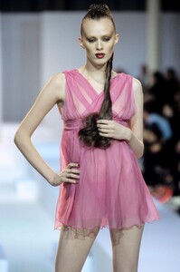 JeremyScott2000WomenRTW26.thumb.jpg.d48972e66aa0a85475f3d41ea3a4c187.jpg