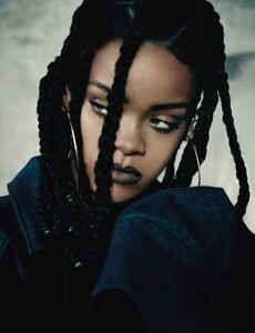 Rihanna_01.thumb.jpg.0c85795f077dc2e2855c1a6717ff1a33.jpg