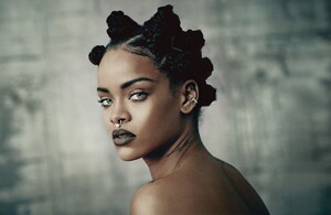 Rihanna_03.thumb.jpg.2bc48ff2caeddf50108e848195c83cf4.jpg