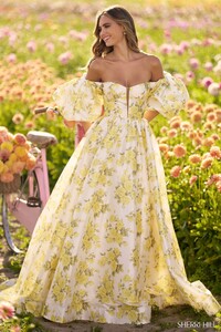 Sherri-Hill-56379-yellow-rose-53893.thumb.jpg.3486162e1f68aecd7078c971130f0e21.jpg