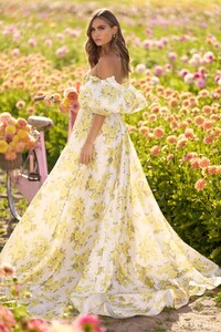 Sherri-Hill-56379-yellow-rose-53895.thumb.jpg.b8ce55a52ac055851c03c20413c98fe0.jpg
