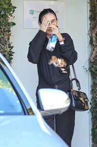 demi-moore-leaves-terri-lawton-spa-in-los-angeles-11-17-2023-1.jpg