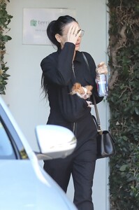 demi-moore-leaves-terri-lawton-spa-in-los-angeles-11-17-2023-5.jpg