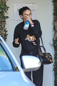 demi-moore-leaves-terri-lawton-spa-in-los-angeles-11-17-2023-6.jpg