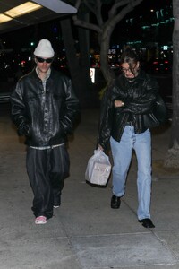 hailey-and-justin-bieber-night-out-in-los-angeles-11-26-2023-1.jpg