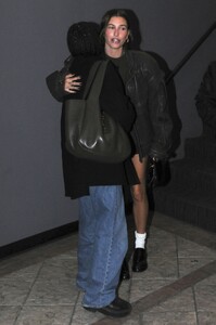 hailey-bieber-and-zoe-kravitz-at-sushi-park-in-west-hollywood-11-08-2023-5.jpg