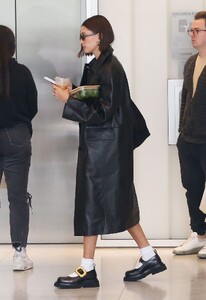 hailey-bieber-arrives-at-her-office-in-beverly-hills-11-13-2023-2.jpg
