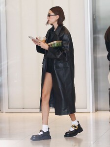 hailey-bieber-arrives-at-her-office-in-beverly-hills-11-13-2023-5.jpg