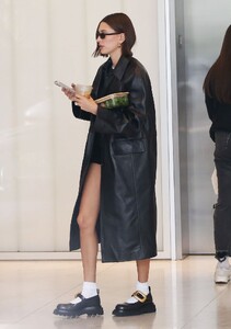 hailey-bieber-arrives-at-her-office-in-beverly-hills-11-13-2023-6.jpg