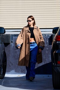 hailey-bieber-out-for-a-sunday-breakfast-in-beverly-hills-11-26-2023-3.jpg