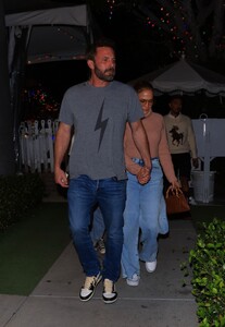 jennifer-lopez-and-ben-affleck-out-for-dinner-at-the-ivy-11-05-2023-0.jpg