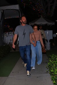 jennifer-lopez-and-ben-affleck-out-for-dinner-at-the-ivy-11-05-2023-6.jpg