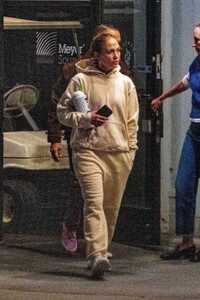 jennifer-lopez-leaves-rehearsal-studios-in-los-angeles-11-08-2023-1.jpg