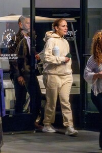 jennifer-lopez-leaves-rehearsal-studios-in-los-angeles-11-08-2023-3.jpg