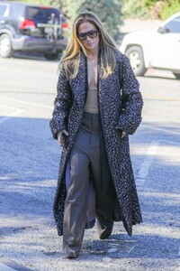jennifer-lopez-out-and-about-in-beverly-hills-11-14-2023-0.jpg