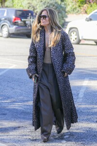 jennifer-lopez-out-and-about-in-beverly-hills-11-14-2023-5.jpg