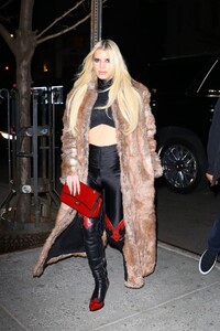 jessica-simpson-leaves-her-hotel-in-new-york-11-28-2023-6.jpg