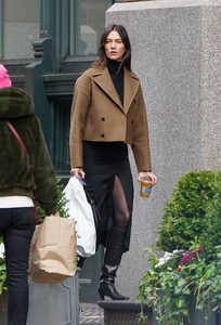 karlie-kloss-and-joshua-kushner-out-in-new-york-10-31-2023-4.jpg