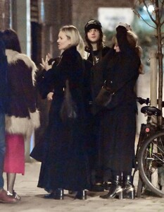 kate-and-lila-grace-moss-amd-juliette-larthe-out-for-dinner-with-friends-in-london-11-22-2023-5.jpg
