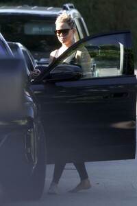 kate-hudson-leaves-a-workout-in-los-angeles-10-17-2023-4.jpg