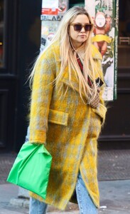 kate-hudson-ot-and-about-in-new-york-11-14-2023-2.jpg