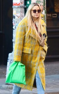 kate-hudson-ot-and-about-in-new-york-11-14-2023-4.jpg